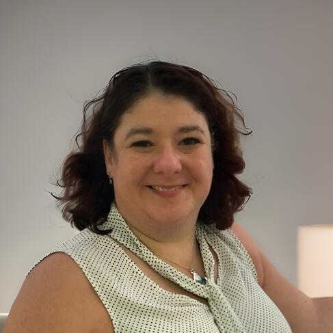 Portrait of Andrea van der Loos, Strategy Consultant in Cambridge, UK I help organisations and founders cut through noise, see the real picture, and make decisions they can stand behind. Cambridge · Amsterdam · Paris-Saclay.